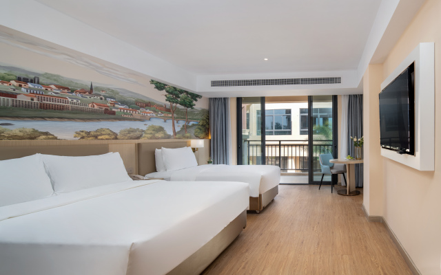 Vienna Hotel (Beihai Weizhou Island Lanqiao seaview shop)