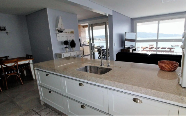 1080 - Apartamento com vista para o mar em Bombinhas