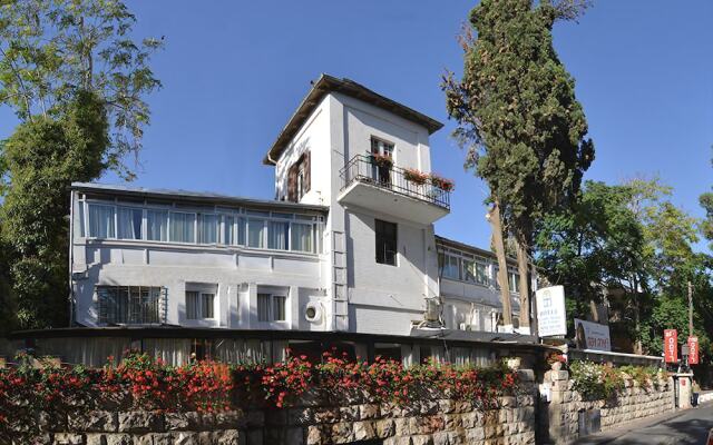 The Colony Hotel