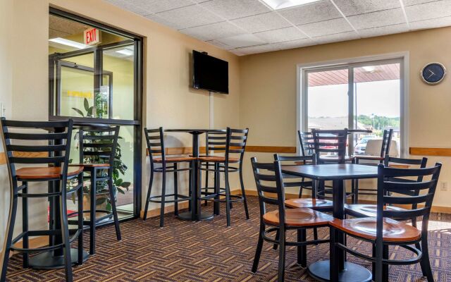 Coratel Inn & Suites By Jasper River Falls