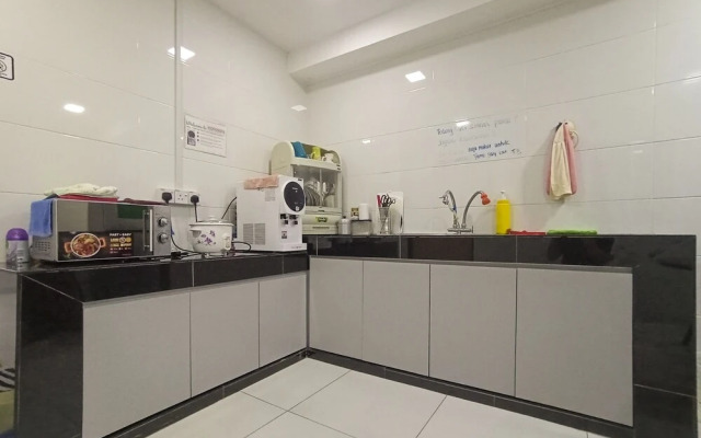 OYO HOME 90261 Hom2rex Kuching Homestay