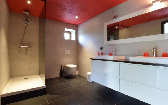 Spacious Holiday Home La Roche-en-Ardenne with Pool