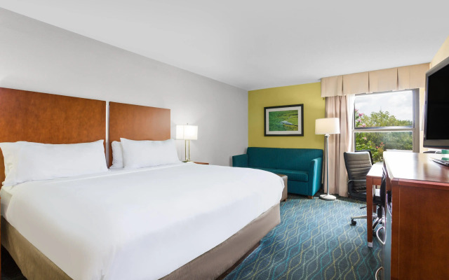 Holiday Inn Express Hotel & Suites Wilmington-University Ctr by IHG
