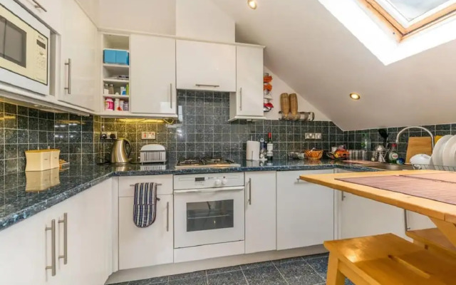 Adorable Studio in Maida Hill