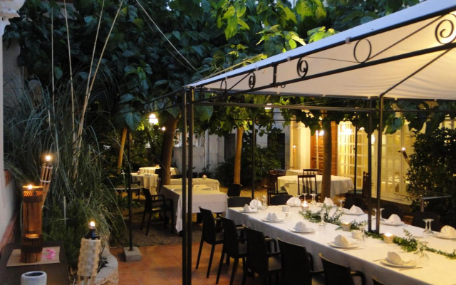 Hotel Llansola