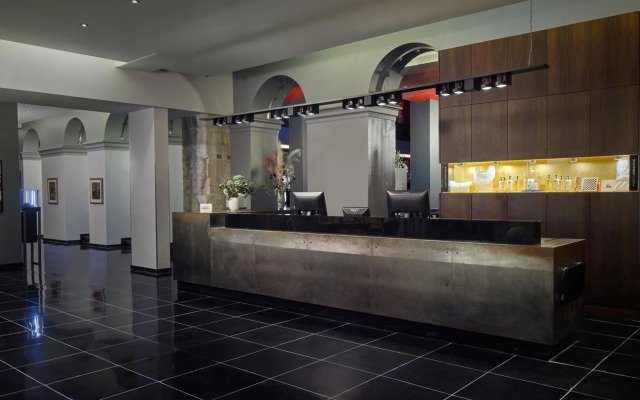 Hotel de Bourgtheroulde, Autograph Collection
