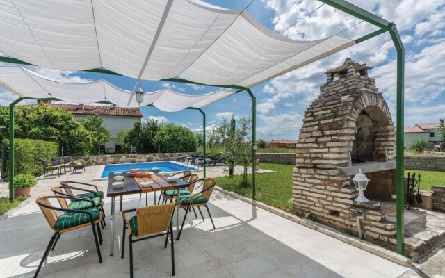 Nice Home in Brtonigla With Wifi and 3 Bedrooms
