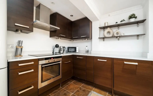 Elegant 2BR 2BA with Patio in Kennington