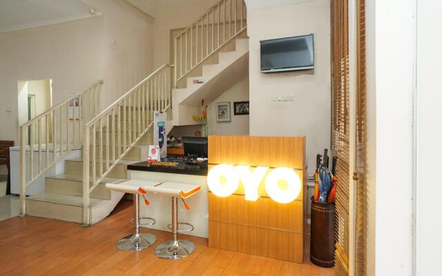 OYO 450 Semampir Residence