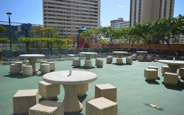 Waikiki Banyan #T1-910 by RedAwning