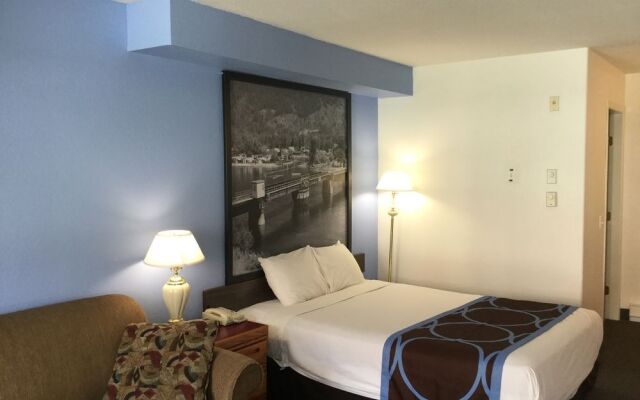 Super 8 Sicamous