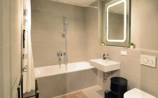 Brand-New, Close to Centre, Rooftop-Summer-Pool