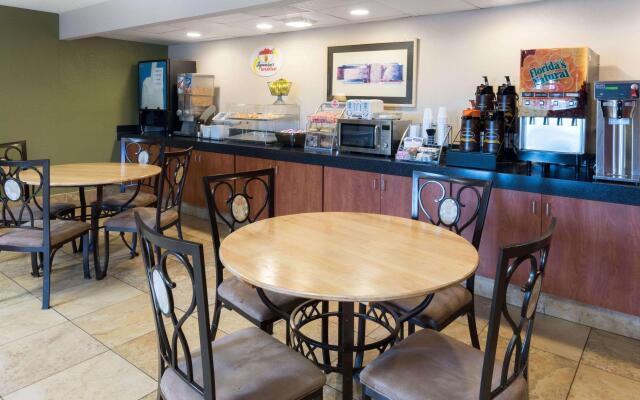 Super 8 By Wyndham Strongsville/Cleveland