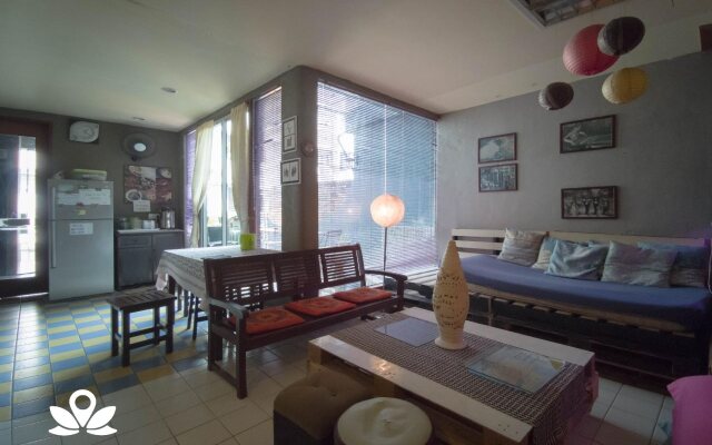 Le Nomade Hostel & Cafe