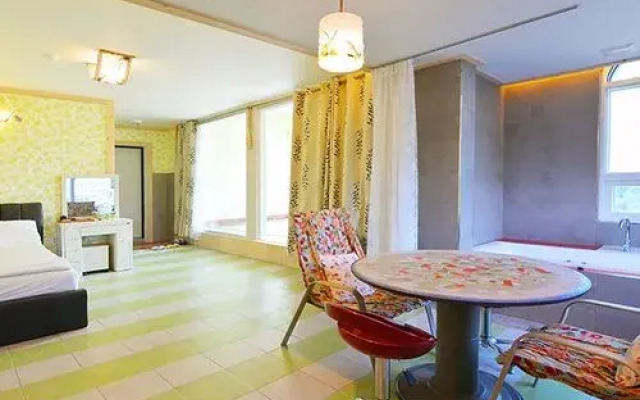 Gangneung Herbhill House Pension