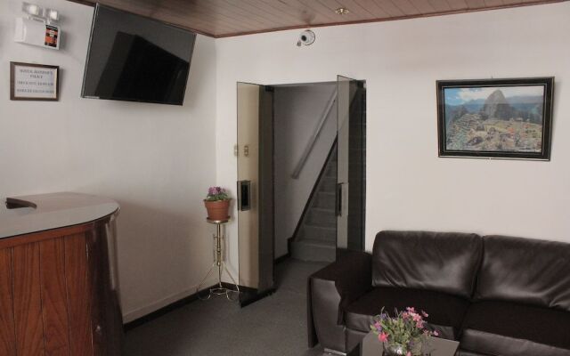 Hostal Alfredo's Palace