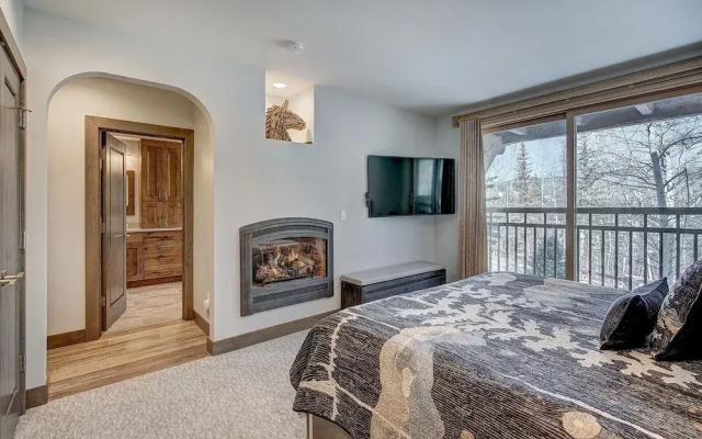 3br Slopeside Beaver Creek  Ski-in, Sleeps 10 3 Bedroom Townhouse by RedAwning