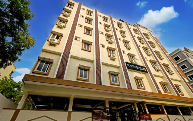 Super Townhouse Oak Bachupally Medical College Formerly SV Hotels