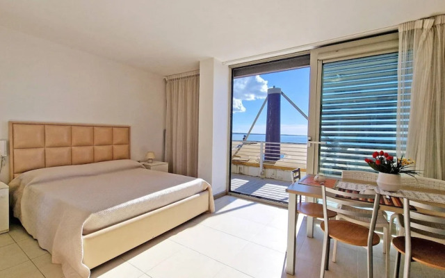 Penthouse Le Vele Sea View 2 Sleeps Air-conditioned