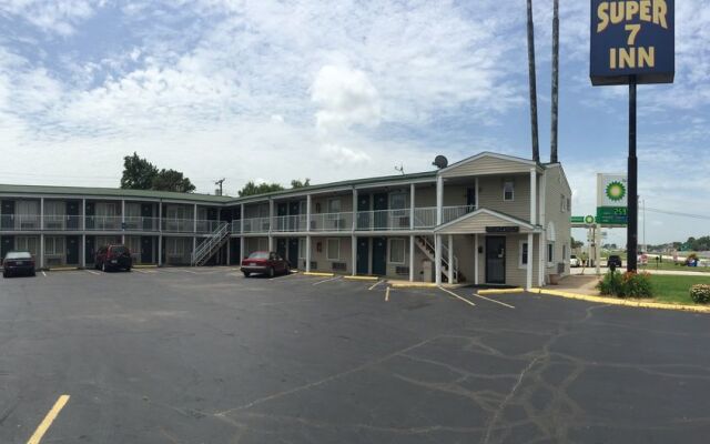 Super 7 Inn