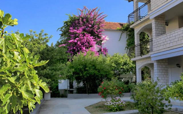 Apartments by the sea Okrug Gornji, Ciovo - 1069