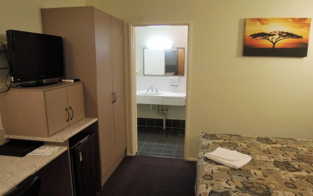 Biloela Centre Motel & Grevillea Steakhouse & Bar