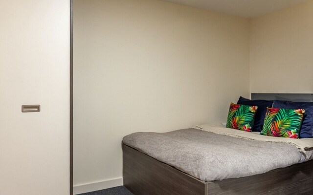 Rooms & Studios for STUDENTS Only BOLTON