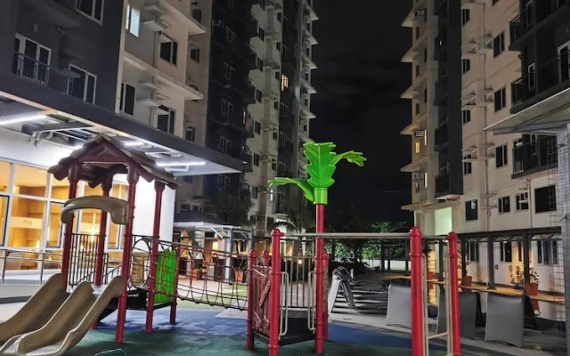 2- Bedroom Luxury Condo Unitluxhomme