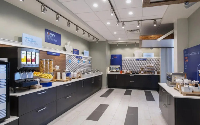 Holiday Inn Express & Suites Kelowna - East by IHG