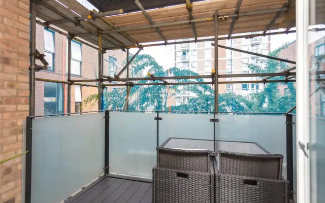 Fantastic 1 Bedroom Apartment in East London With Balcony