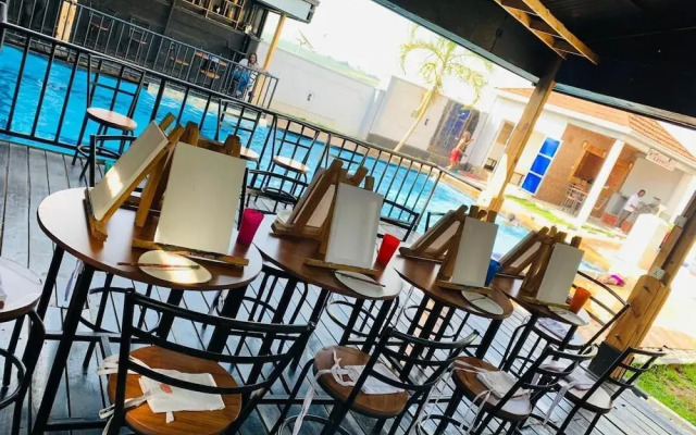 Netluna Villa Hotel & Tours
