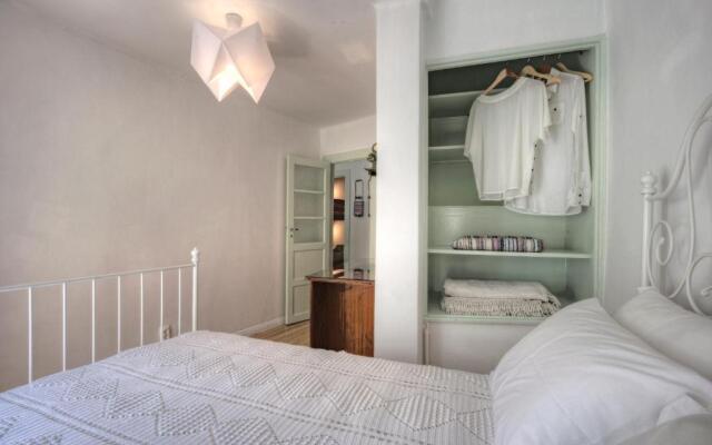 Stay local in Alfama! Alice central home, near river