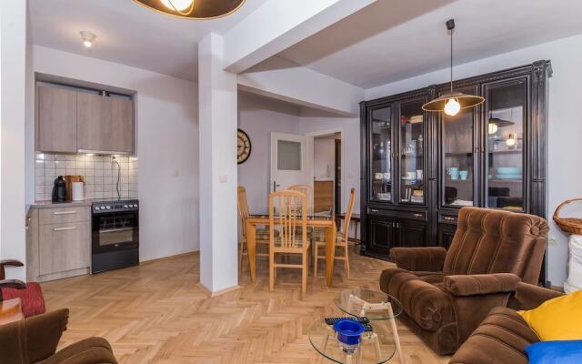 FM Economy 2-BDR Apartment - Next to Serdika Center
