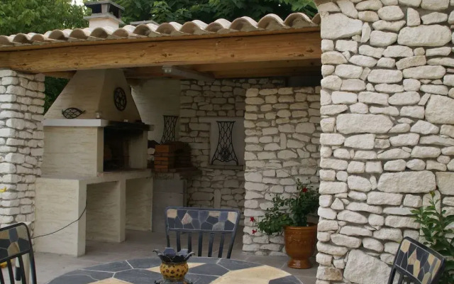 Holiday Home in Le Thor With Private Pool