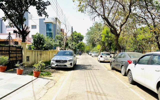 FabHotel Noida City Center 1
