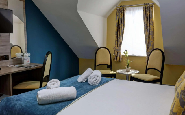 Stonecross Manor Hotel