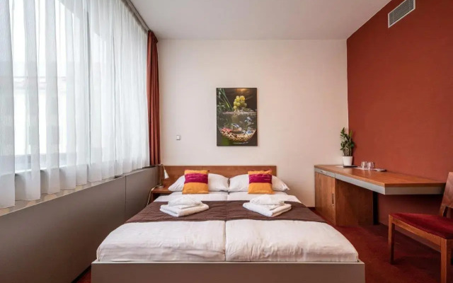 Hotel Ruby Blue