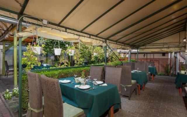 Illés Hotel