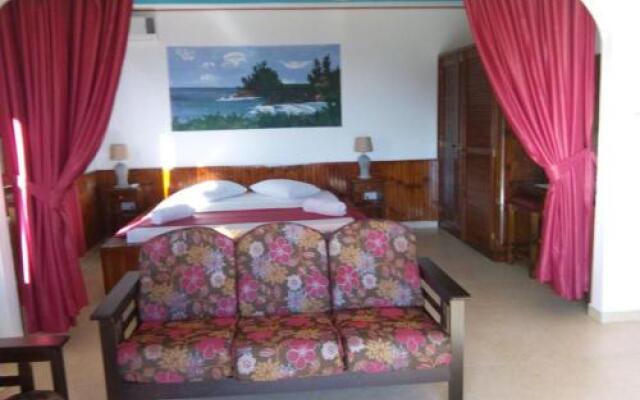 Les Elles Guesthouse Self Catering