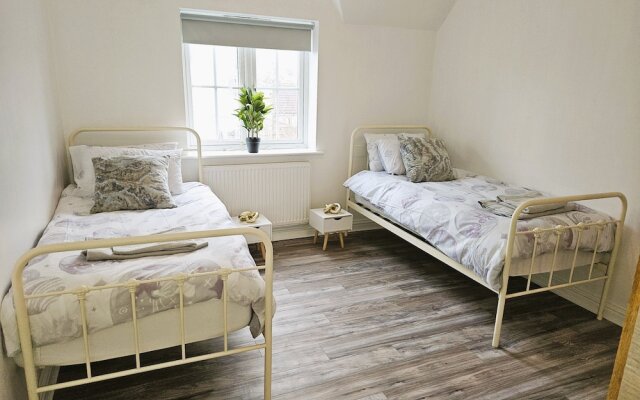 Impeccable 2-bed House in Basildon