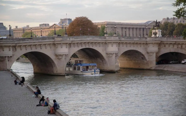 Just Renovated 138m2 On The Seine