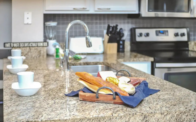 Family Oasis, Cozy Retreat With Bunk Room