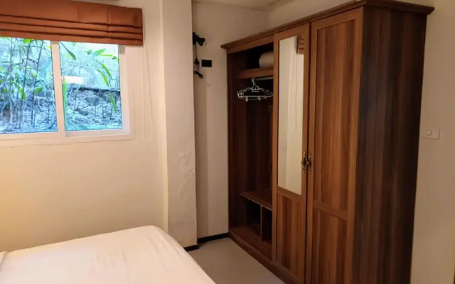 Peaceful 1 BR home in private residence