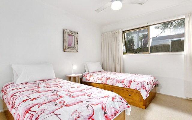 Sunshine Beach Serenity and Pet Friendly ! 9 Seaview Terrace, Sunshine Beach, QLD 4567 – Guest Rooms – Sunshine Beach