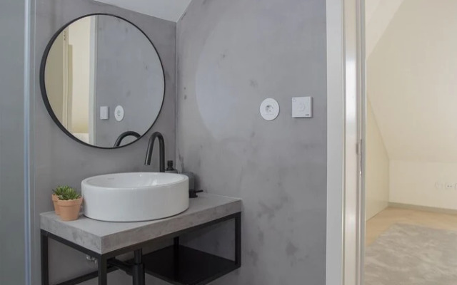 Liiiving - Luxury Beachfront Apartment V