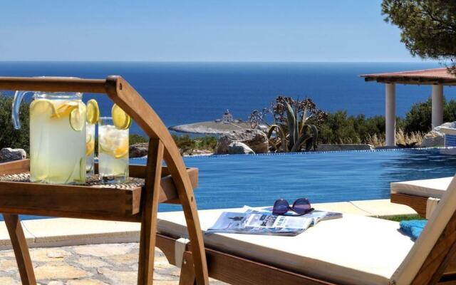 Luxury Villa Ocean Seeker with Pool