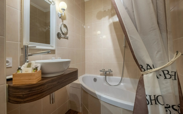 Le Fleuray Hotel & Restaurant