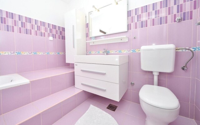 Amazing Home in Zadar With Wifi and 2 Bedrooms