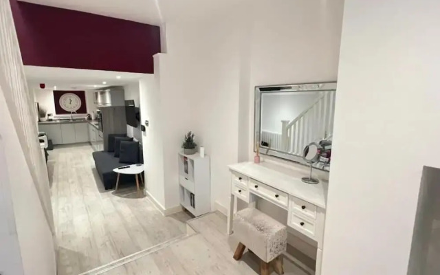 Spacious1br-6guests-walktoshops-fastwifi