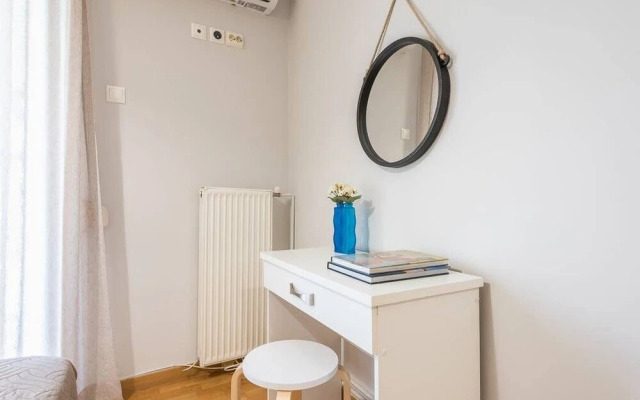 Central Flat with Cosy Sunny Terrace